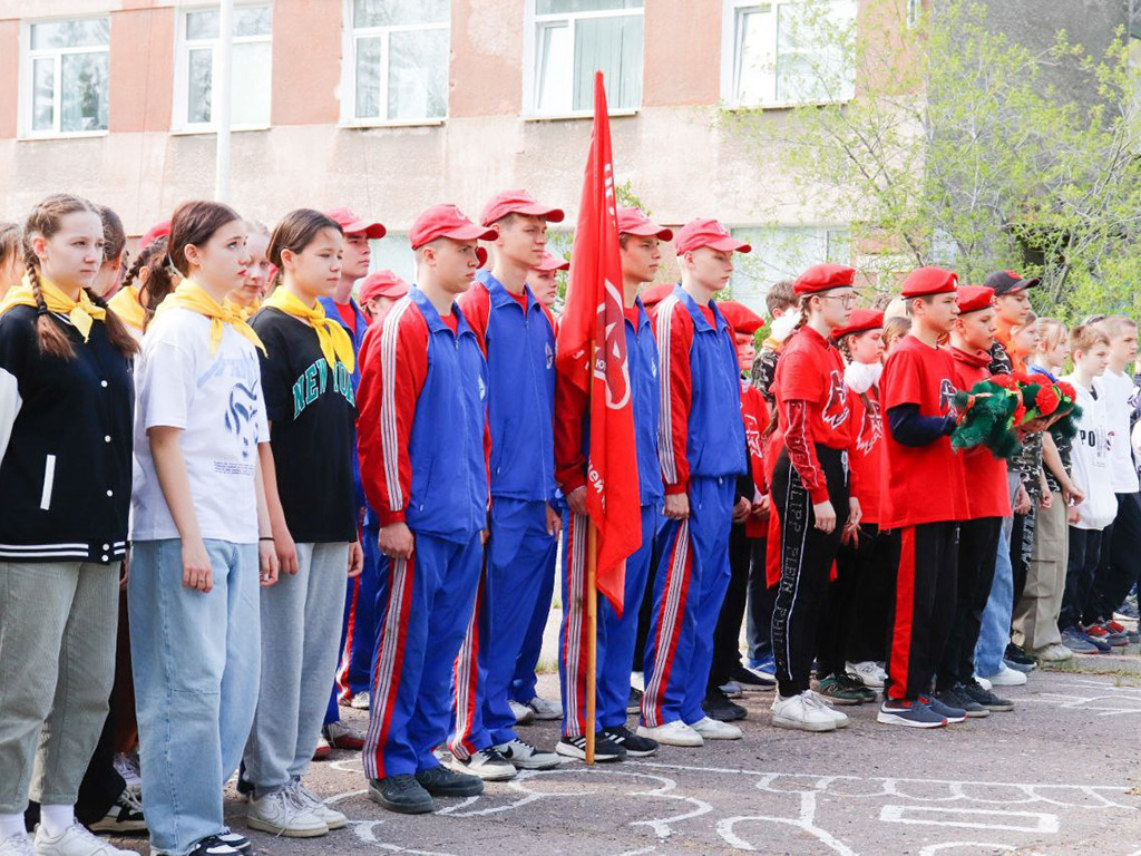 В военно-патриотической игре «Салют» приняли участие более 100 ребят из образовательных учреждений города Омска